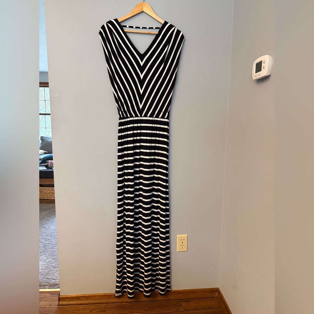 Mossimo Classic Black & White Striped Maxi Dress V-Neck Stretchy Full Length - Picture 3 of 5